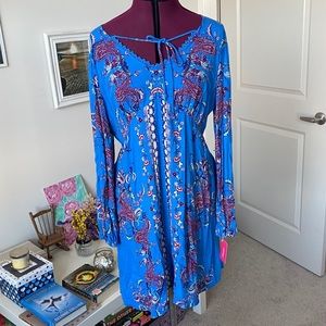 3/10$ NWT Beautiful Long Sleeve Dress